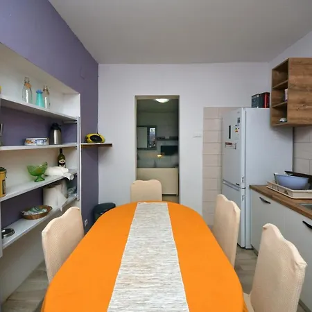 Prázdninový dům Robinson In With Seaview, Terrace Pašman