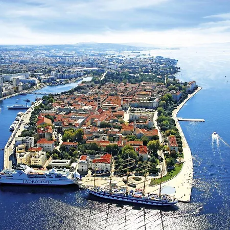 Prázdninový dům Robinson In With Seaview, Terrace Pašman