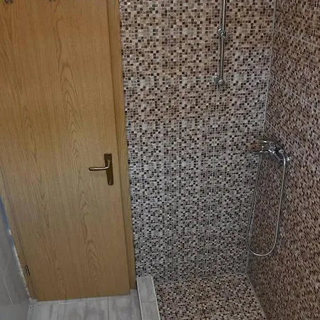 Robinson In With Seaview, Terrace