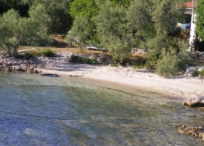 Robinson In With Seaview, Terrace Pašman
