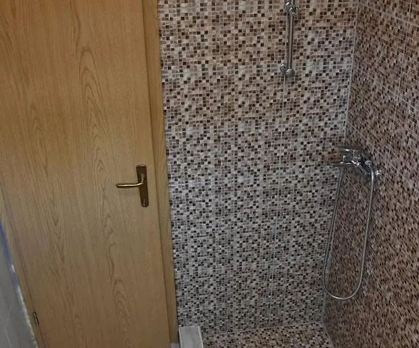 Robinson In With Seaview, Terrace