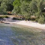 Robinson In With Seaview, Terrace Pašman